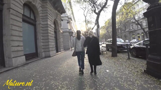 56 éves nő és a tini kiscsaj
