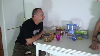 Tiana a méretes cicis asszony