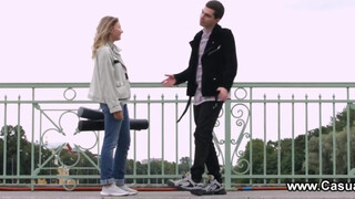 Casual Tini Porno - izgató csoki nőci és a barátja
