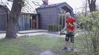 Casual Porno - rojtos pinájú tini kisasszony