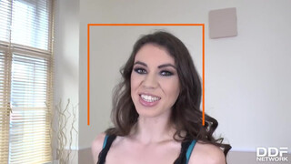 Tiffany Doll két kárót kap a popsijába