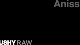 TUSHYRAW - Anissa Kate popsijába dákót tolnak