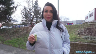 Public Agent - Arish a méretes csöcsű ukrán milf