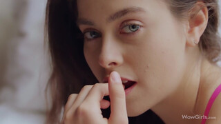 WOWGIRLS - Alissa Foxy a harisnyás fiatal kiscsaj