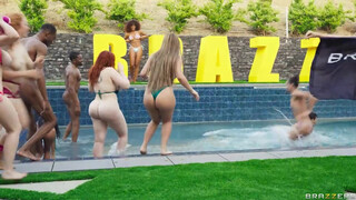 BRAZZERS - Luna Star tini krapekkal kúrel