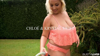 Chloe Lamour és Krystal Swift a szabadban
