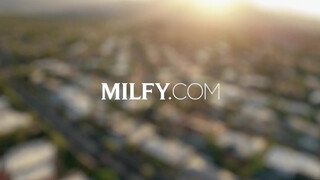 MILFY - Lauren Phillips az anál kedvelő házastárs