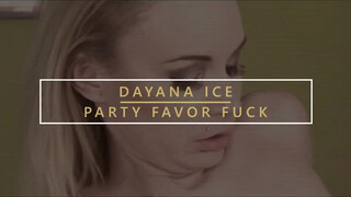 Dayana Ice muffja meghágva