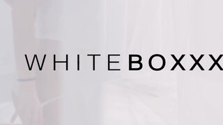 WHITEBOXXX - csodaszép, bombázó kisasszony az ágyban