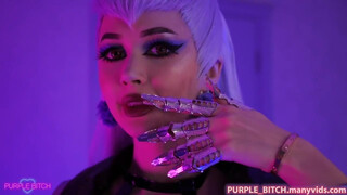Purple Bitch anális maszturbálása