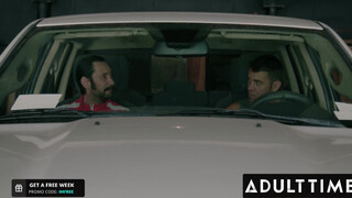 ADULT TIME - Kanos ex-fegyenc végre beteljesül a fullos sztriptíztáncosnő, Kenna James karjaiban