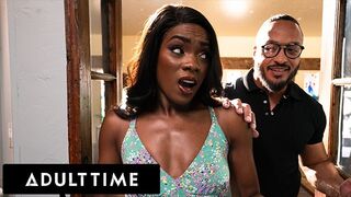 Unatkozó feleség Ana Foxxx párnán dug és megdugja szerető férje!