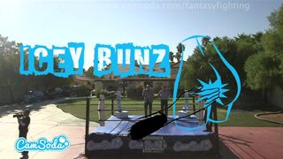 Forró fantasy harc hatalmas keblű tini bombázókkal