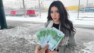 Vonatbéli csábítás: pinát szólítunk meg castingra közvetlenül a szekrényben