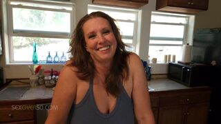 Dögös milf mostohaanya kártyázni tanul, de a nevelő fiát dugásra oktatja