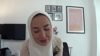 Dögös egyiptomi milf megcsalja férjét a kollégájával egy vad dugás közben