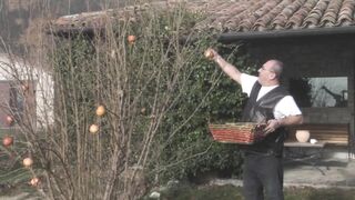 Szexy világos szőke tini amatőr análba rakva és szájba lőve méretes farasszal